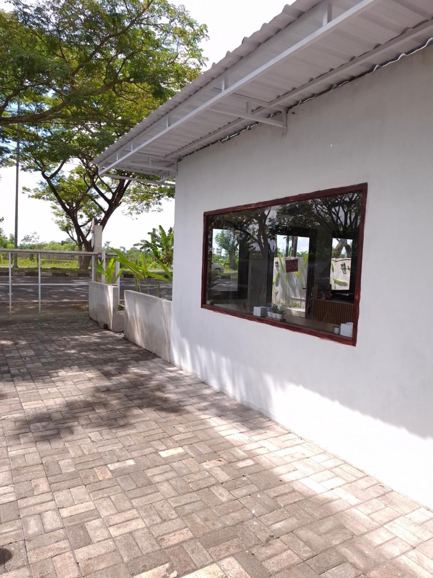 Mayeka Transit Hostel Bandara Internasional Lombok Praya Exterior foto